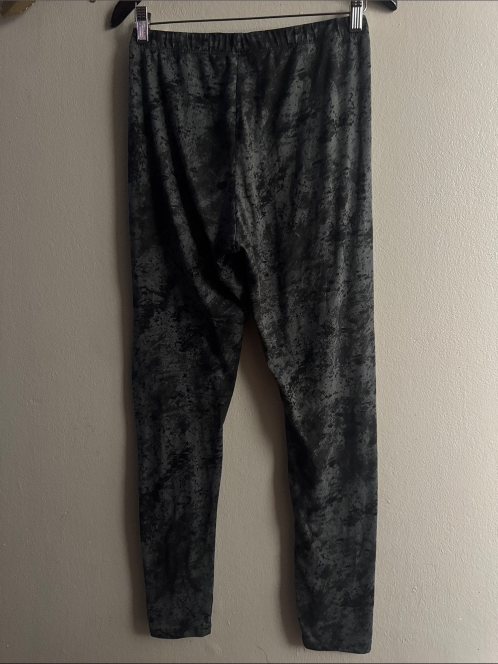 Fashion Nova Girls Black Charcoal Crushed Velvet Leggings - Picture 1 of 2